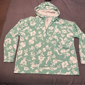 Hoodie top. not super heavy made by Croft and barrow size xxl